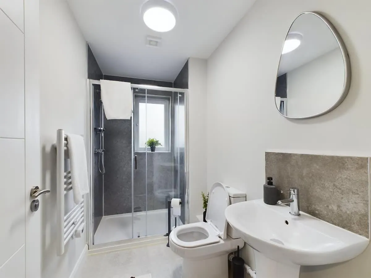 Modern 1 Bedroom Apartment In Belfast 0*,  Großbritannien
